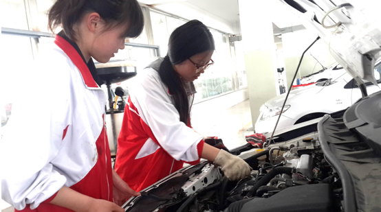 汽車工程系專業(yè)技能等級(jí)考證集訓(xùn)剪影