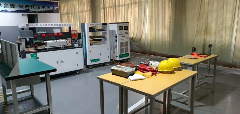 校黨委書記、校長石月榮到汽車工程學(xué)院慰問省賽集訓(xùn)師生